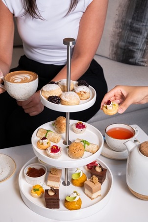 موسم الأعياد على البحر… تفاصيل احتفالية أنيقة في فيدا أم القيوين